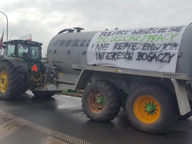 ​Na S5 koło Leszna zaczęła się druga doba rolniczego protestu