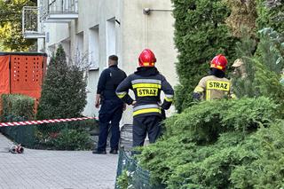 Akcja kontrterrorystów w Warszawie. Mężczyzna z bronią zamknął się w mieszkaniu! Trwają negocjacje