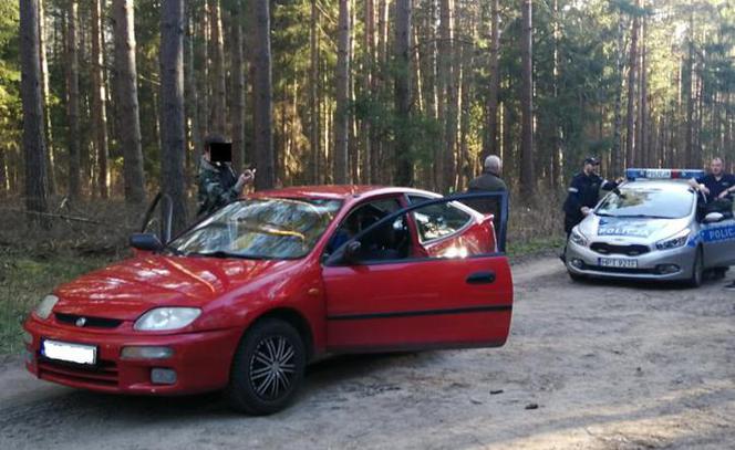 Mandat za sprzątanie lasu? Straż leśna zaskoczyła młodych mężczyzn