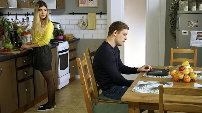 Barwy szczęścia odc. 2060. Hubert (Marek Molak), Agata (Natalia Zambrzycka)