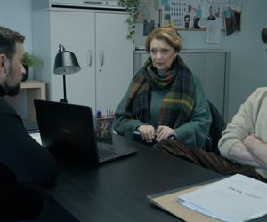 Barwy szczęścia, odcinek 3202: Kodur (Oskar Stoczyński), Józefina (Elżbieta Jarosik), Cezary (Marcel Opaliński)