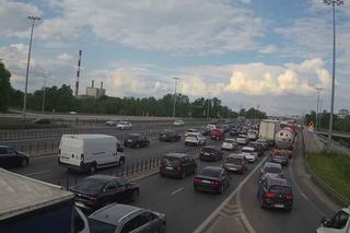 Karambol na trasie S8 w Warszawie. Zderzenie 10 pojazdów. Gigantyczny korek i paraliż [ZDJĘCIA]
