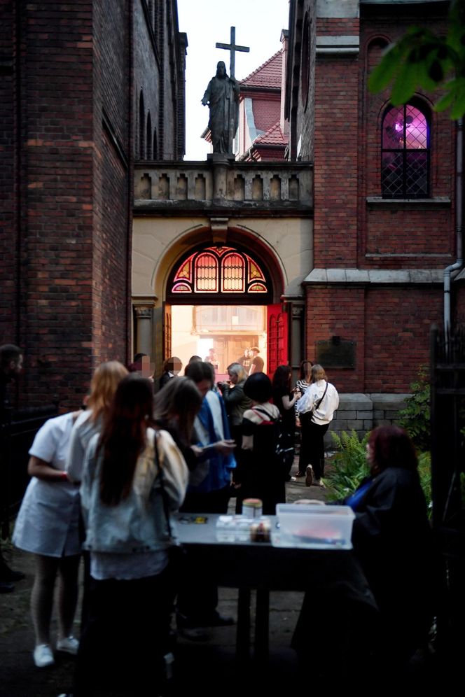 Rybnik. Urządzili całonocną imprezę techno w kaplicy. Tak wyglądala, mamy zdjęcia!