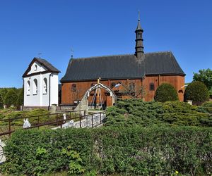 To malownicza małopolska wieś. Słynie z dzwonów poświęconych papieżowi i Maryi