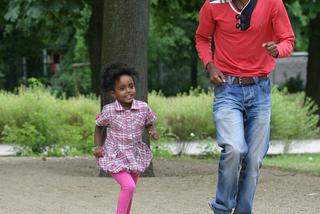 Jarek uczy córkę biegać dla Polski