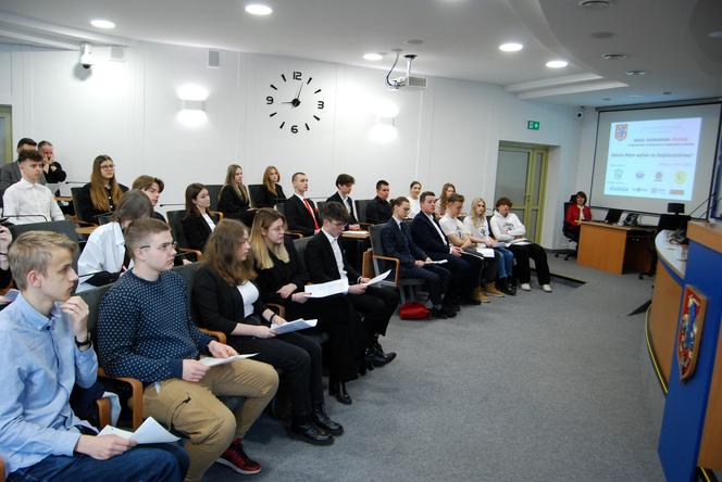 Zobacz młodych uczestników debaty o bezpieczeństwie w mieście Siedlce z I LO im. B. Prusa