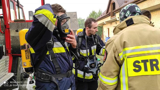 Kłęby gęstego dymu nad Przyborowem. Jedna osoba poszkodowana w pożarze