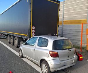 Wypadek na A1. Samochód wjechał w tył ciężarówki