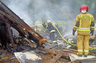 Potężna eksplozja wysadziła w powietrze jej dom pod Bełchatowem! 41-latka z rozległymi poparzeniami potrzebuje pomocy