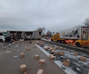 Karambol na autostradzie A4 pod Bolesławcem. Zderzyło się siedem aut, nie żyje kierowca busa 