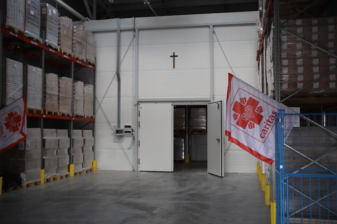 Poświęcenie rozbudowanego magazynu Caritas w Brzegach