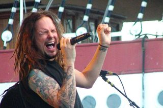 Jaki ojciec, taki syn! Jonathan Davis z Korna gościnnie w singlu swojego syna
