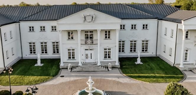 Biały Pałac w Niesięcinie