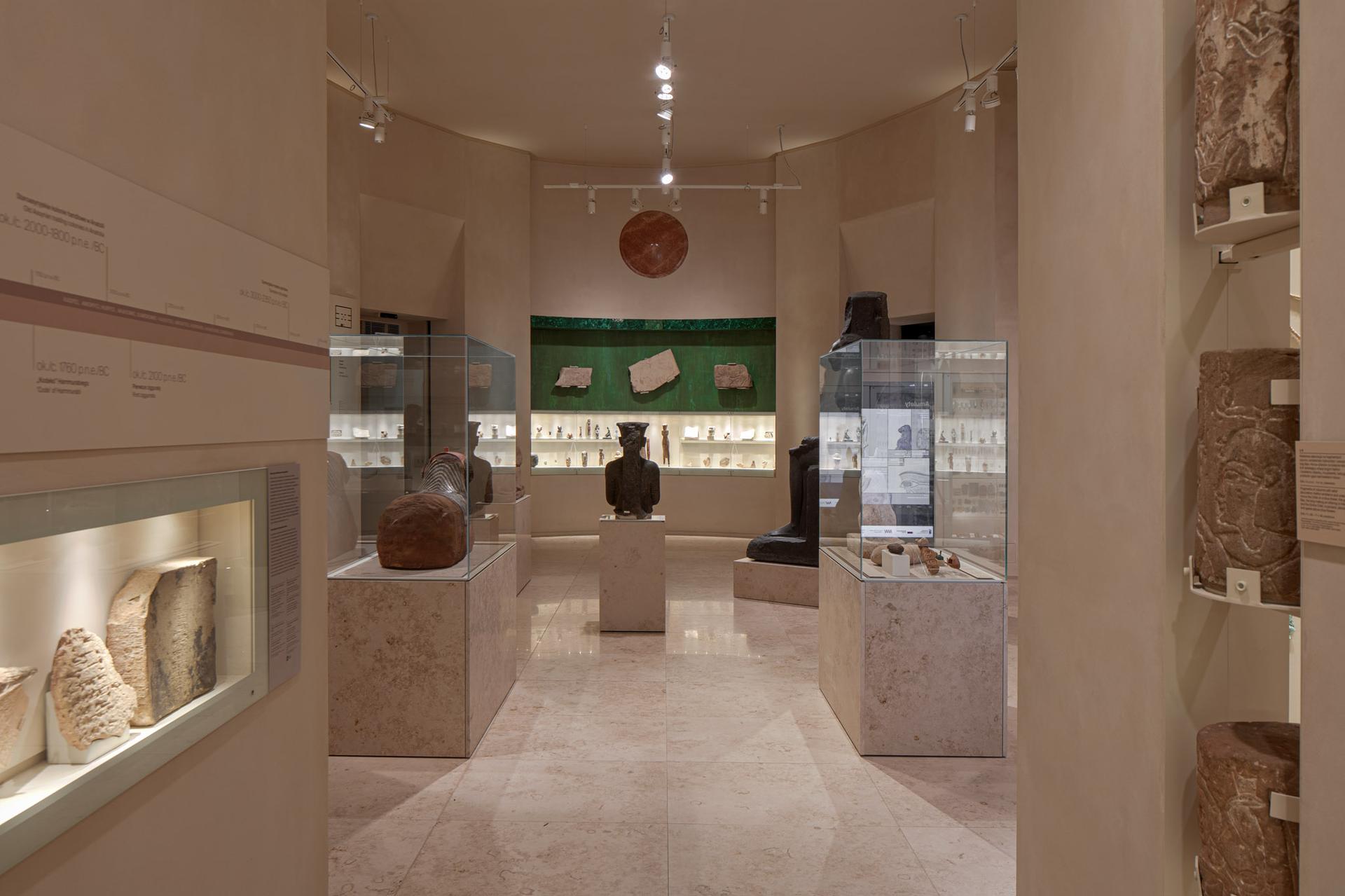 Galeria Sztuki Starożytnej projektu Nizio Design International: fotospacer po zmodernizowanych wnętrzach