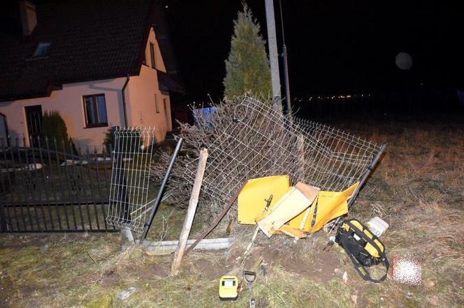 Wierzchosławice. PIJANY kierowca ZDEMOLOWAŁ ogrodzenie. Miał zakaz prowadzenia pojazdów