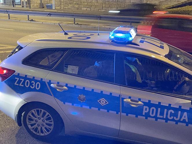 Spowodował kolizję i pobił policjantów