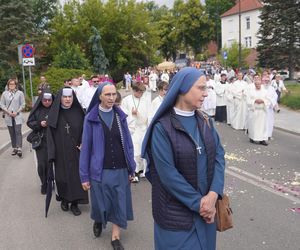 Boże Ciało 2025. Tysiące osób uczestniczyło w olsztyńskich procesjach