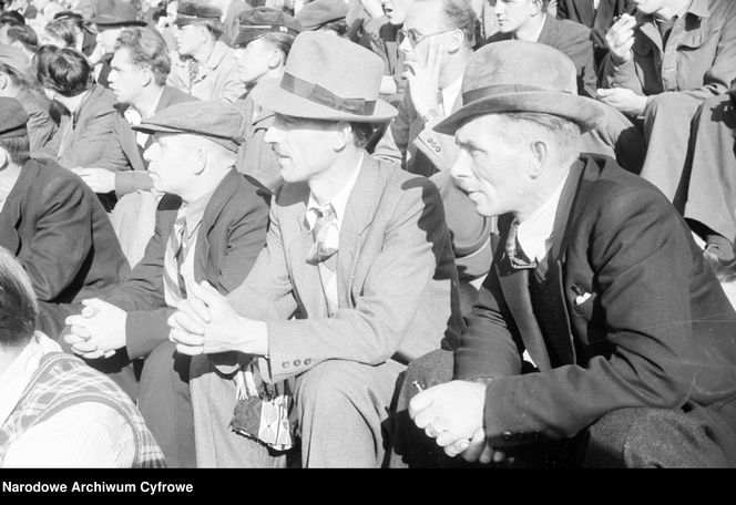Kibice podczas meczu Legia Warszawa - Polonia Warszawa (1949)