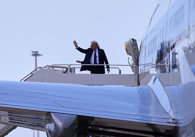 Trump wsiadł do samolotu natychmiast po pogrzebie papieża