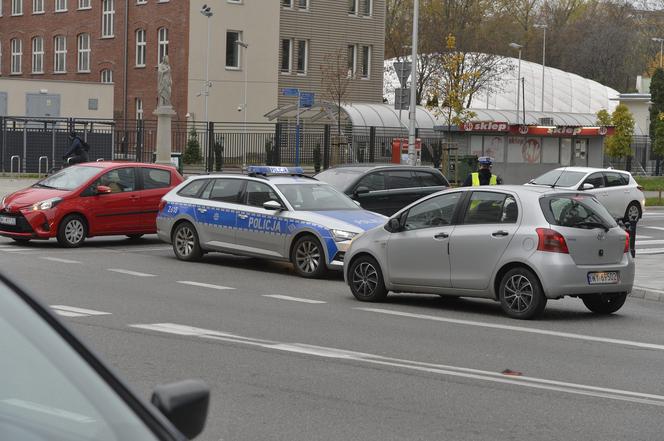 Policjanci blokują ulice