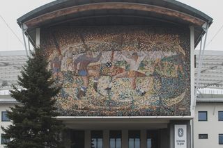 Park Śląski kwitnie architekturą. To mozaiki, rzeźby i budynki z czasów PRL-u, które musisz zobaczyć w Chorzowie