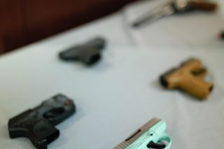 108 zarzutów za pół roku strzelania nad głowami mieszkańców Manhattanu