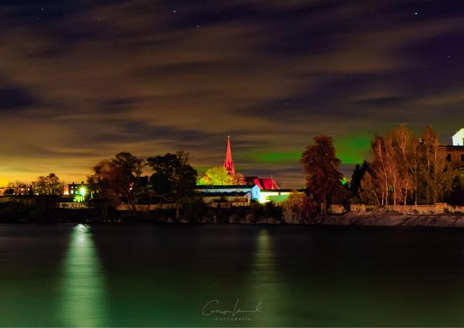 Zorza polarna nad Dolnym Śląskiem. Fantastyczny spektakl na niebie [ZDJĘCIA]