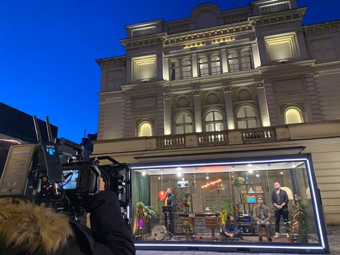 Niezwykly Teledysk Kwiatu Jabloni Nakrecony W Poznaniu Poznan Eska Pl