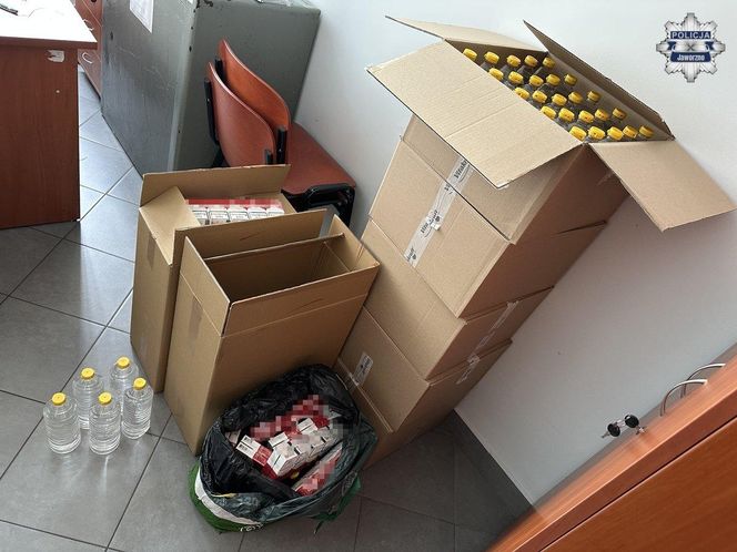 Chciał przekupić policjantów za 20 tys. zł. W garażu trzymał towar warty fortunę. Grozi mu 10 lat