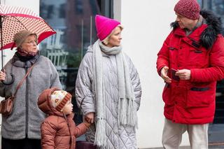 Barwy szczęścia odc. 2983: Bożena (Marieta Żukowska), Bruno (Lesław Żurek), Tadzio (Józio Trojanowski), Amelia (Stanisława Celińska)