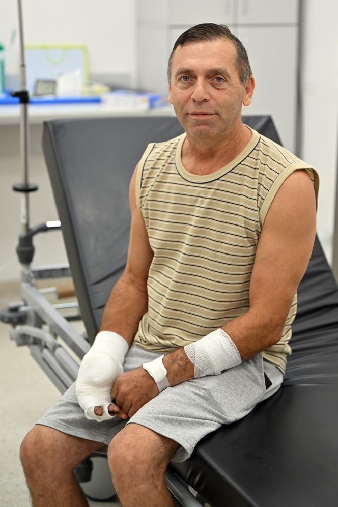 W 5 Klinicznym Szpitalu Wojskowym  Krakowie przyszyli panu Markowi kciuk