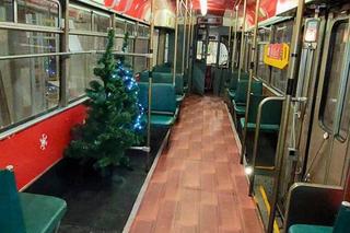 Świąteczny tramwaj KitKat w Poznaniu. Można nim podróżować bezpłatnie