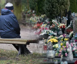 Zmarła przy grobie męża. Mężczyznę pochowano dzień wcześniej. Tragedia we Włocławku