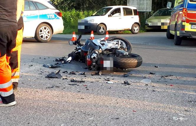 Dwa fatalne wypadki motocyklistów pod Płockiem! Jedna z maszyn roztrzaskała się o dwa auta [ZDJĘCIA].