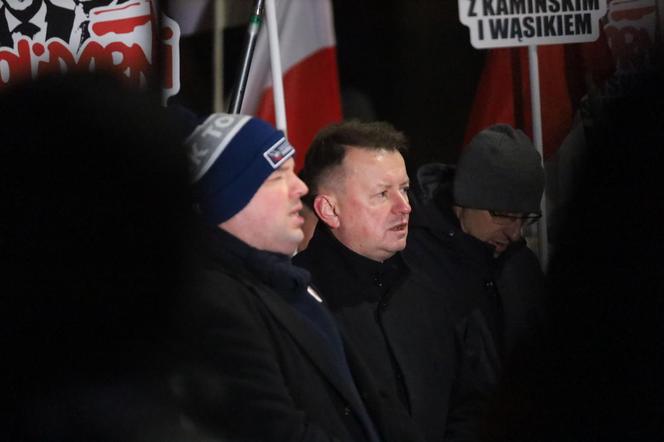 Manifestacja pod więzieniem, w którym przebywa Maciej Wąsik