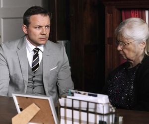 Barwy szczęścia, odcinek 2906: Amelia odkryje romans Karoliny i Bruna. Zniszczy dowód zdrady, ale to nie koniec