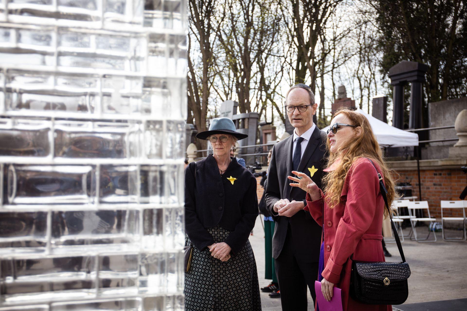 Pomnik Oneg Szabat w Warszawie