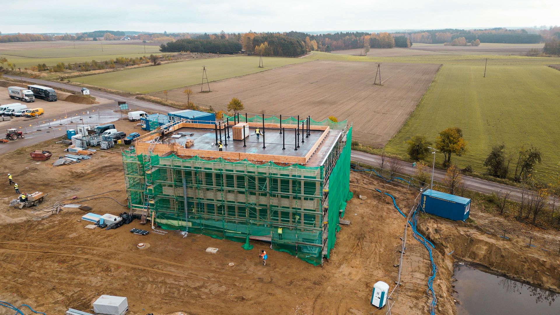 Drewniany biurowiec w Wielu