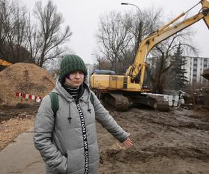 Dojście do nowej stacji przez błoto i plac budowy. PKP Warszawa Grochów jak tor przeszkód 