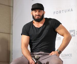 Ciężko powstrzymać łzy po słowach 42-letniego Mameda Khalidova! Aż nas ścisnęło w gardle, gdy wypowiedział to do mikrofonu. Nie owijał w bawełnę
