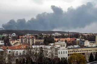 Rosjanie zaatakowali Lwów! POTĘŻNE uderzenia rakietowe! Gęste kłęby dymu nad miastem [WIDEO, ZDJĘCIA]