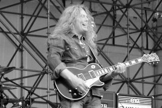 Fani pogrążeni w żałobie. Zmarł mistrz gitary, który zmienił oblicze rocka. Miał tylko 65 lat