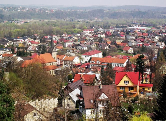 W tym małopolskim mieście mieszkał kiedyś święty. Leży w pobliżu Krakowa