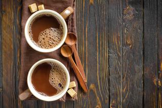 Kawa z kardamonem i likierem pomarańczowym: przepis na chłodne dni