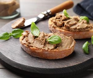 Pyszna pasta z wątróbki i sera. Idealna do kanapek