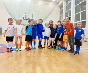 Biało-niebieska Akademia Przedszkolaka zaprasza na darmowe zajęcia piłkarskie