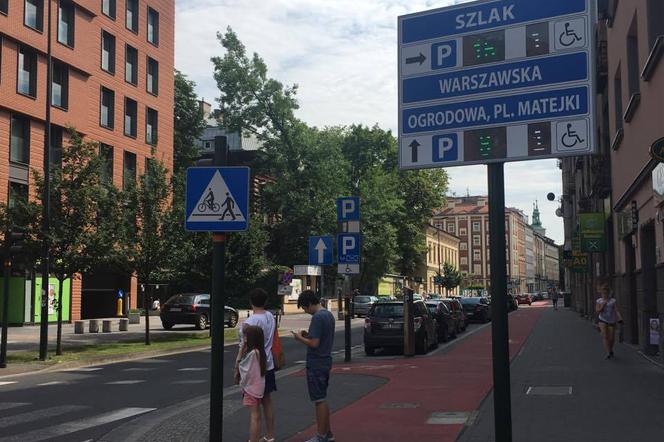 Tablica informacyjna na skrzyżowaniu ul.Warszawskiej i ul. Szlak