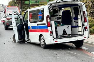 Straszny wypadek w wielkie święto ratownictwa. Karetka roztrzaskana, trzy osoby w szpitalu