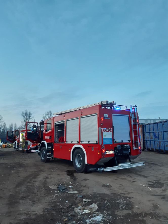 Wierzbica. Wybuch w zakładzie pracy. Dwóch mężczyzn rannych, jeden ciężko. Wypadek pod Radomiem [ZDJĘCIA].
