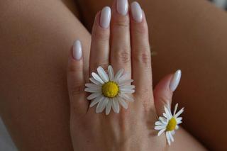 Modne paznokcie na wiosnę - najpiękniejsze wzory. Te inspiracje pokaż swojej kosmetyczce!